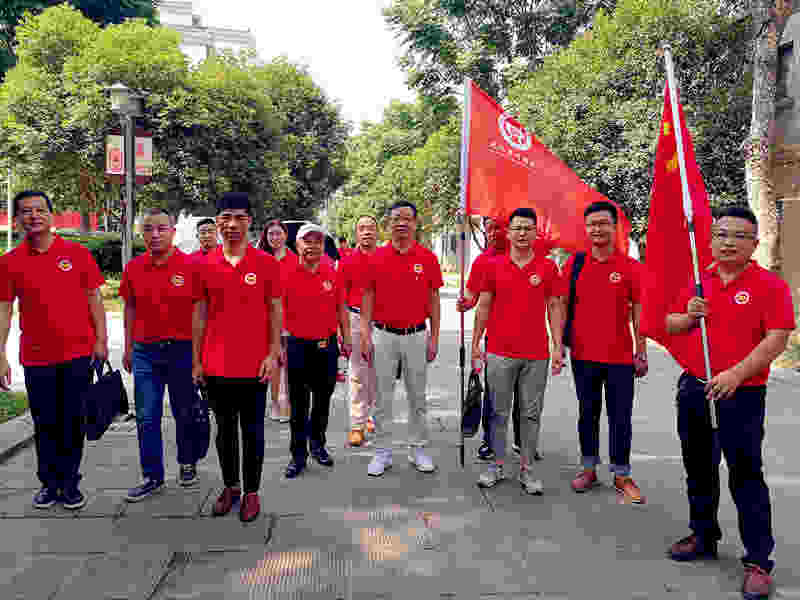 参观五大会址纪念馆