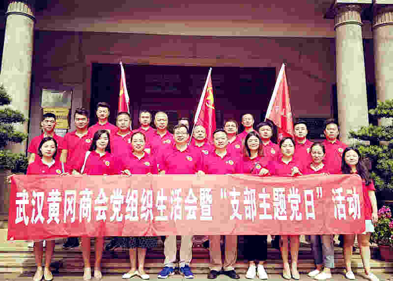 参观中共中央机关旧址