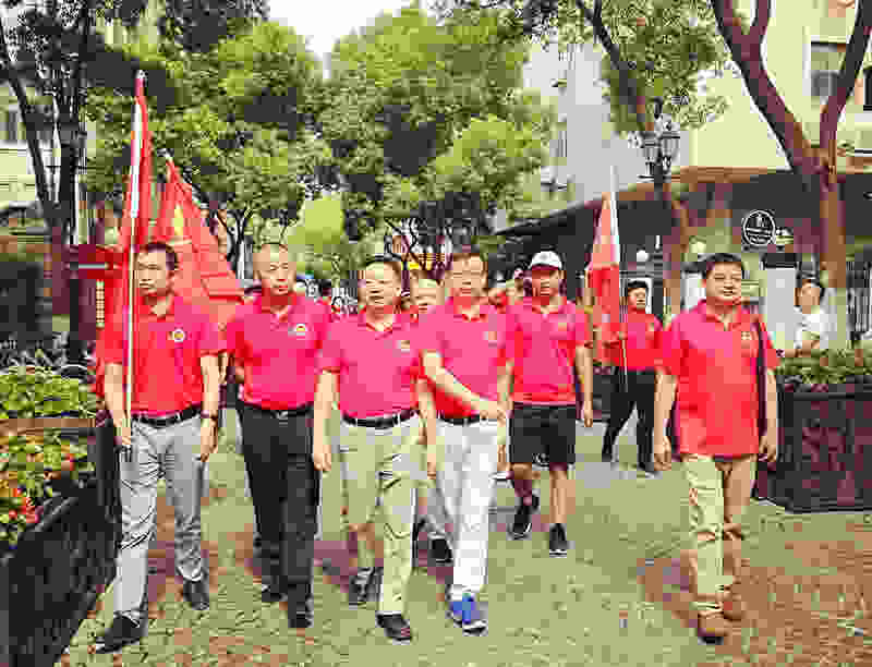 参观中共中央机关旧址