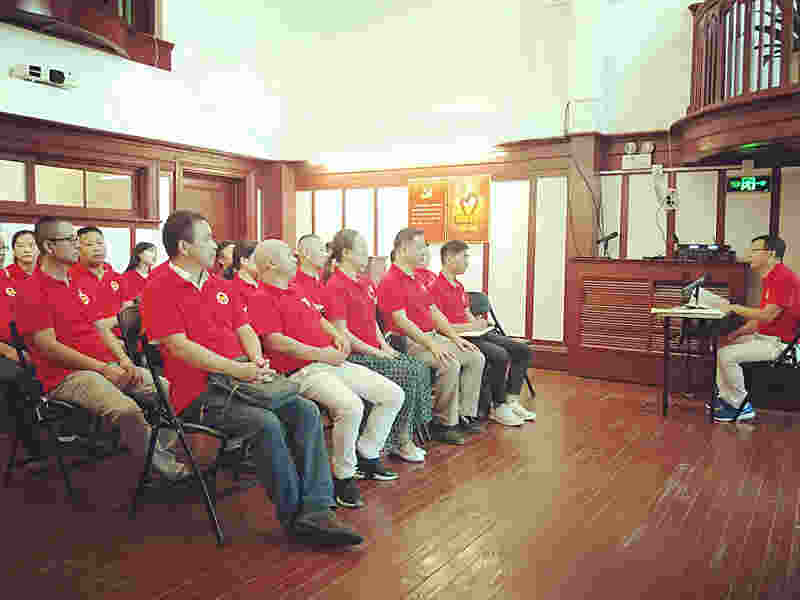 参观中共中央机关旧址